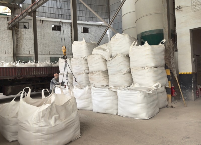 高鋁礬土熟料廠家裝車發(fā)貨現(xiàn)場(chǎng)
